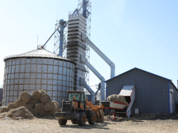 煤價上漲，糧食烘干用上生物質(zhì)秸稈大包直燃熱風(fēng)爐，一年省下30萬